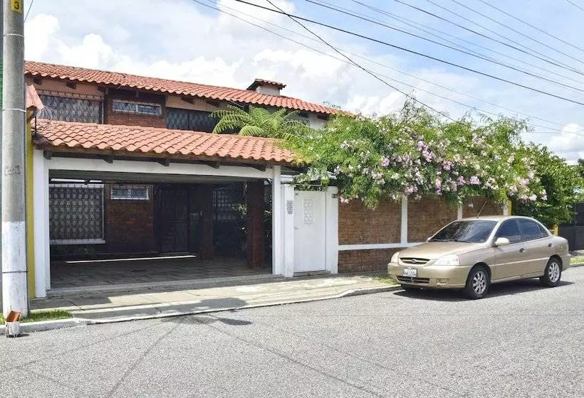 تختخواب و صبحانه Oh Espana!