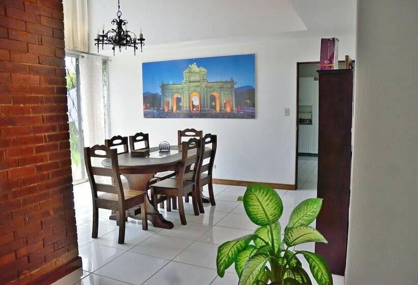 تختخواب و صبحانه Oh Espana!