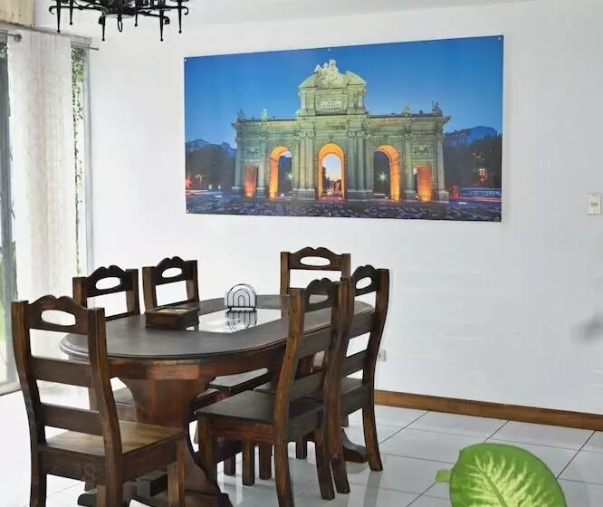 تختخواب و صبحانه Oh Espana!