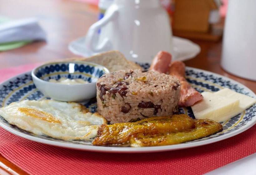 Nafre House B&b Monteverde