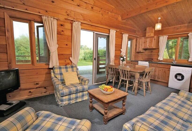 استراحتگاه Bron Eifion Lodges