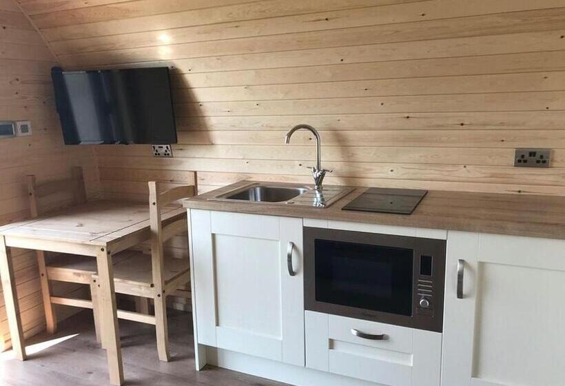 استراحتگاه Bron Eifion Lodges