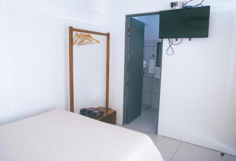 تختخواب و صبحانه Alicia