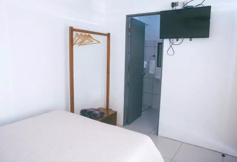 تختخواب و صبحانه Alicia