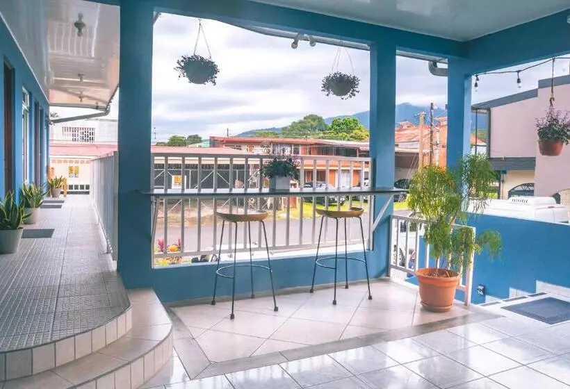 تختخواب و صبحانه Alicia