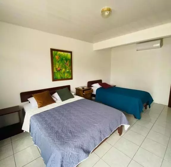 تختخواب و صبحانه Alicia