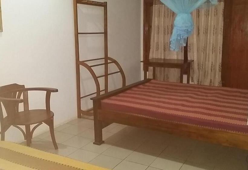 هتل Polhena Coral Reef Resort