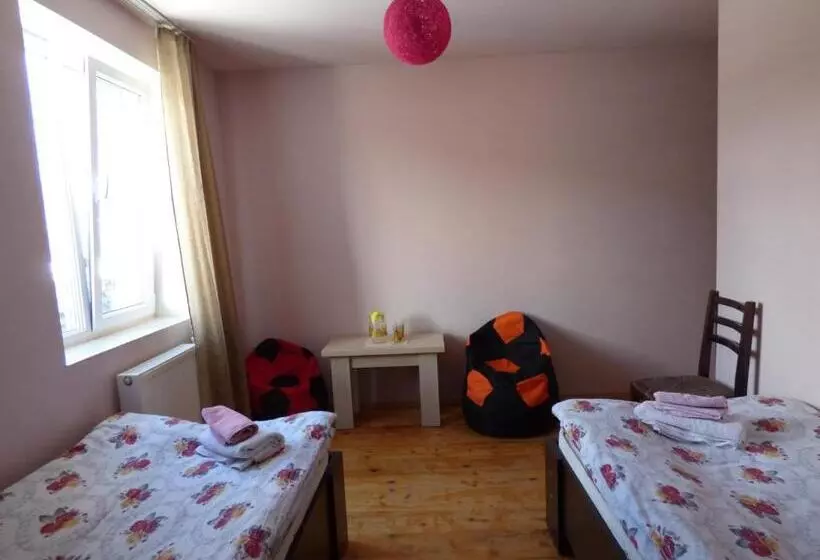پانسیون Anano Guest House
