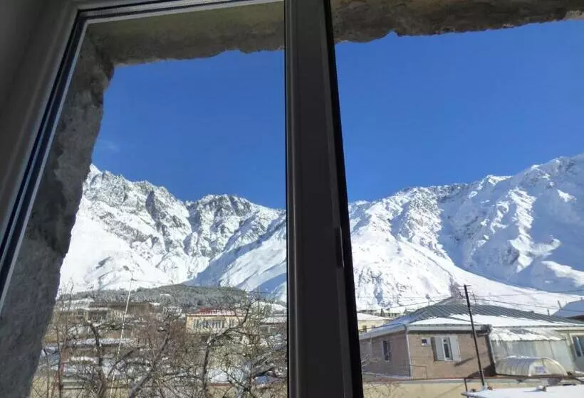 پانسیون Anano Guest House