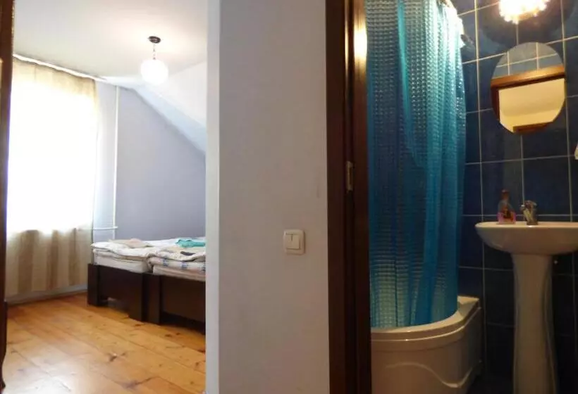 پانسیون Anano Guest House