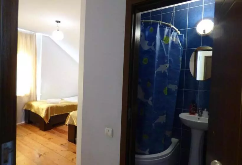 پانسیون Anano Guest House