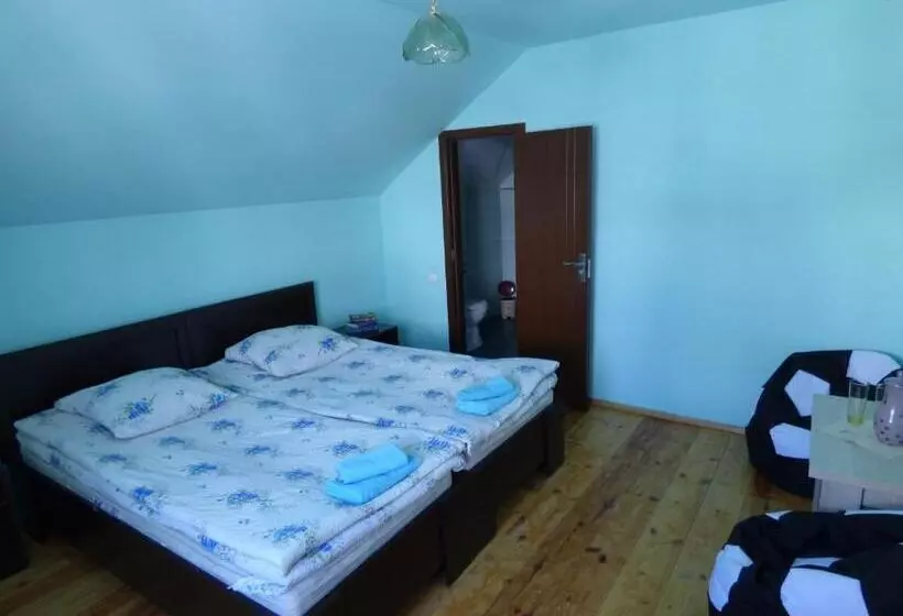 پانسیون Anano Guest House