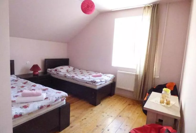 پانسیون Anano Guest House