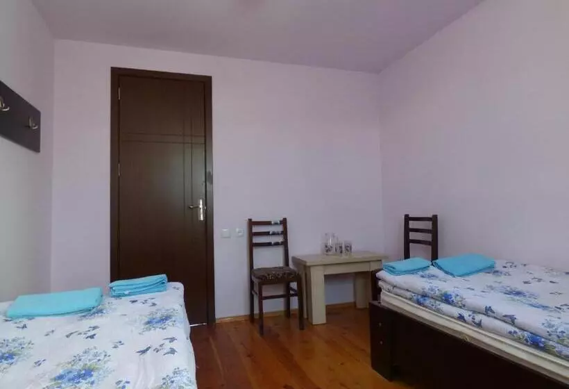 پانسیون Anano Guest House