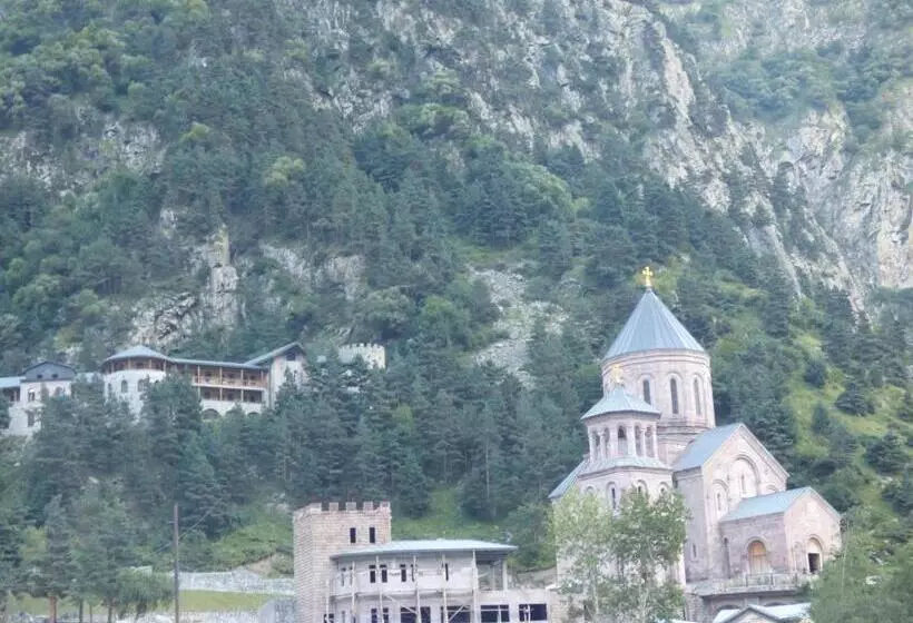 پانسیون Anano Guest House