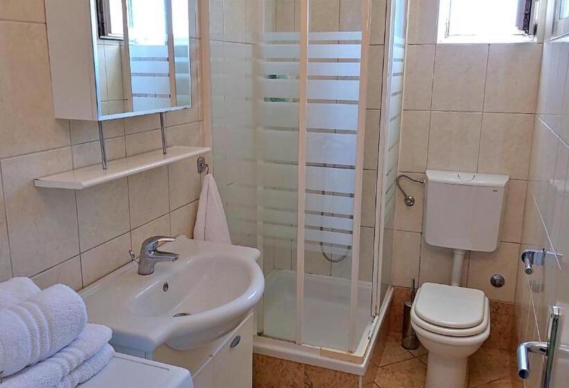 Pensionat Apartments Nemira