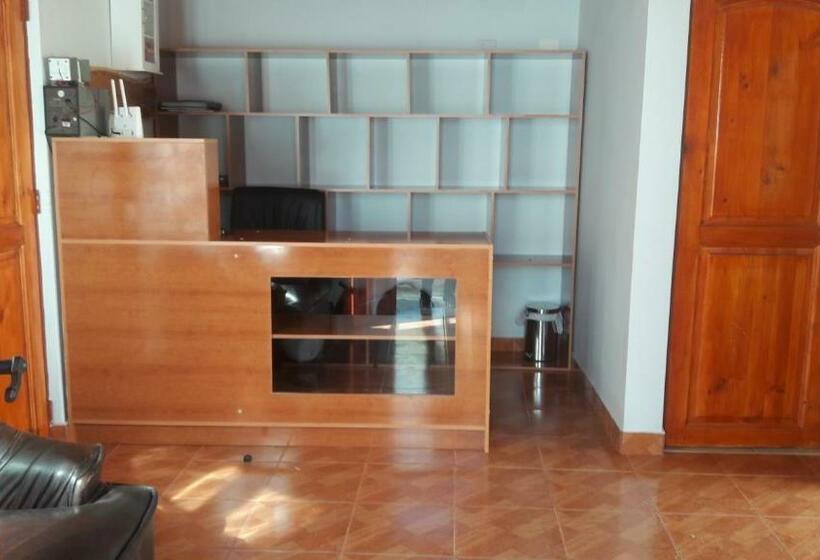 پانسیون Hostal Casa Flores