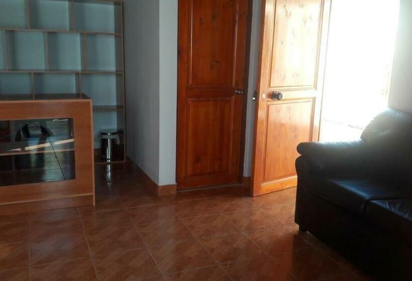 پانسیون Hostal Casa Flores