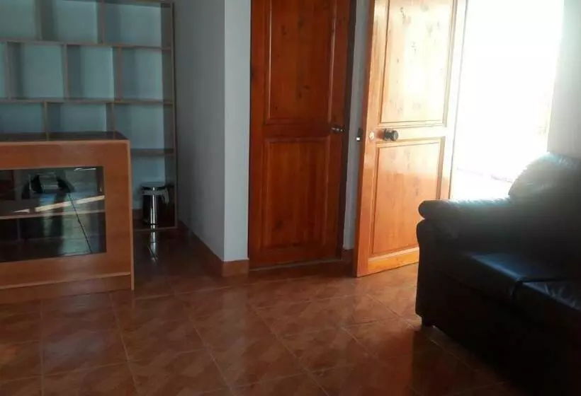 Majatalo Hostal Casa Flores