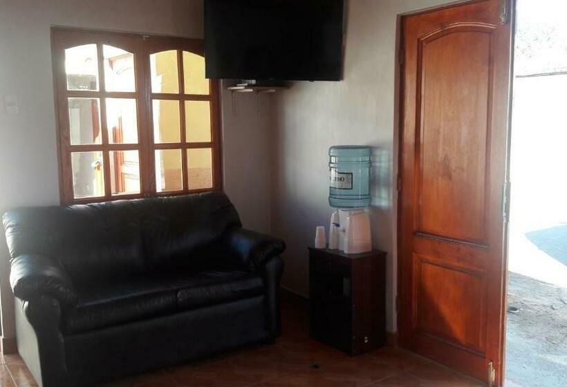 پانسیون Hostal Casa Flores