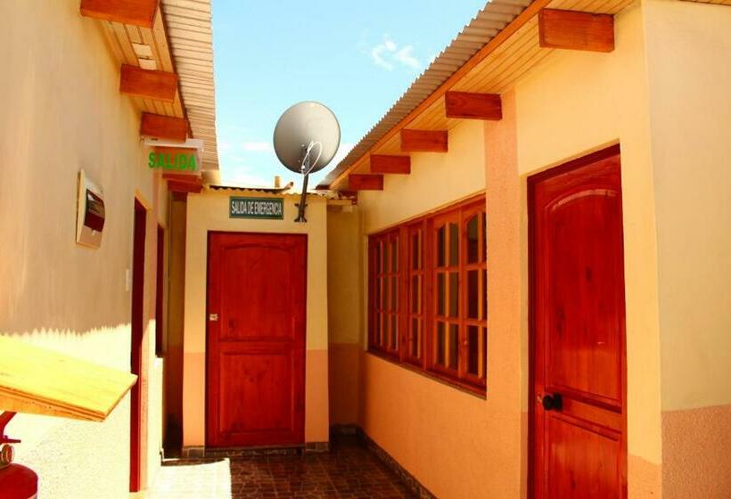 پانسیون Hostal Casa Flores