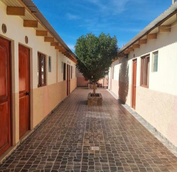 پانسیون Hostal Casa Flores