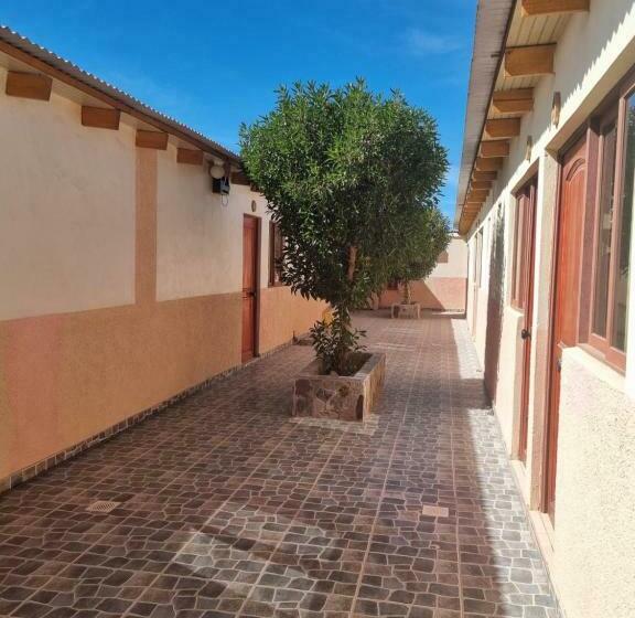 پانسیون Hostal Casa Flores