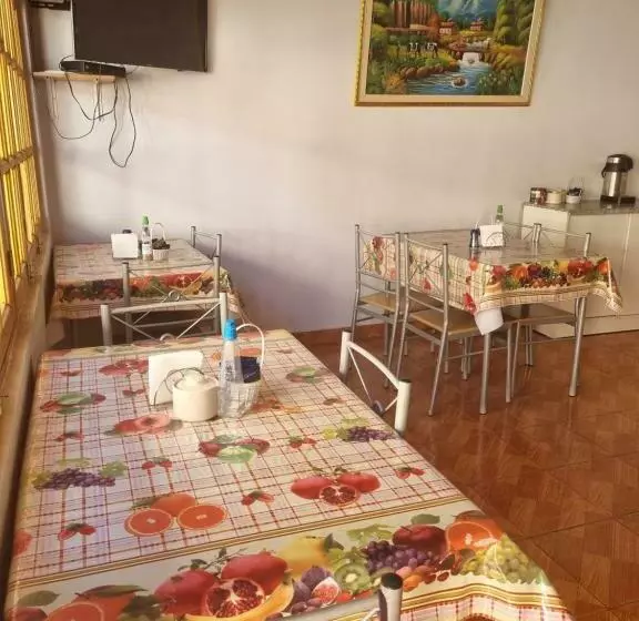 Majatalo Hostal Casa Flores