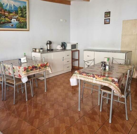 پانسیون Hostal Casa Flores