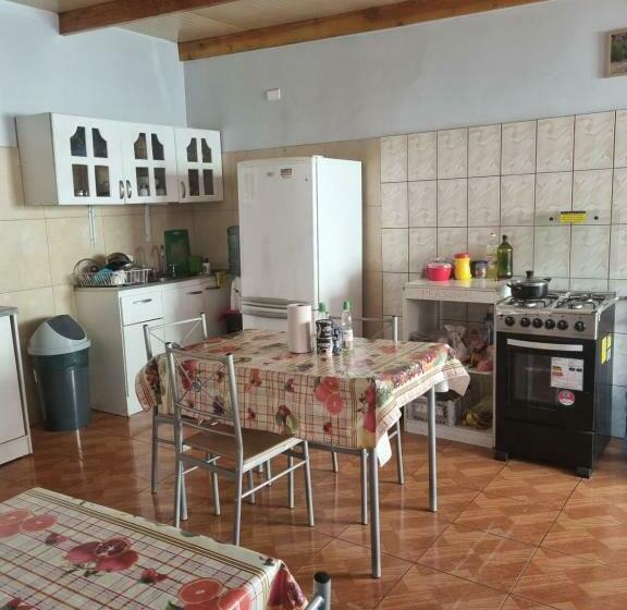 پانسیون Hostal Casa Flores