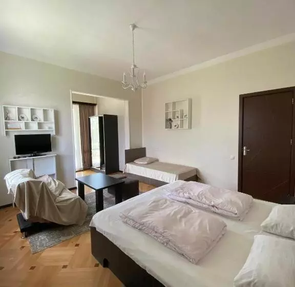 پانسیون Neli & Zaal Guest House