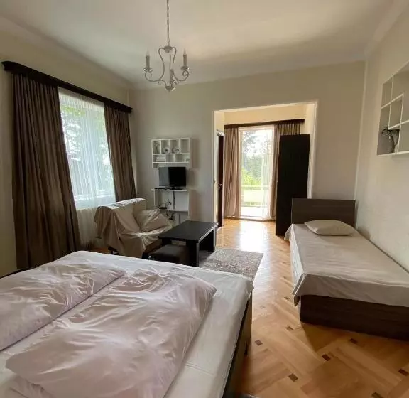 پانسیون Neli & Zaal Guest House