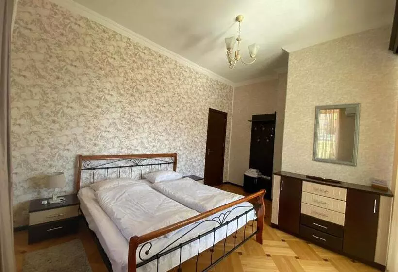پانسیون Neli & Zaal Guest House