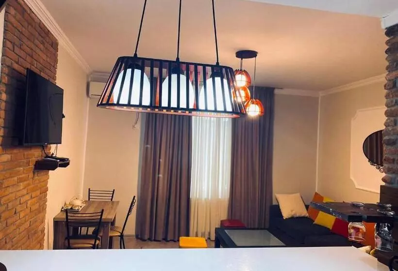 پانسیون Neli & Zaal Guest House