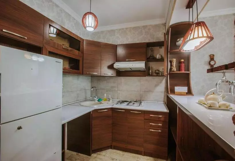 پانسیون Neli & Zaal Guest House