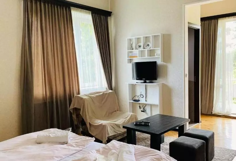 پانسیون Neli & Zaal Guest House