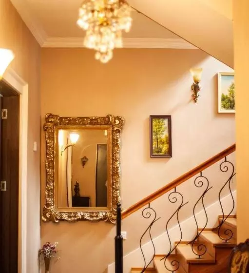 پانسیون Neli & Zaal Guest House