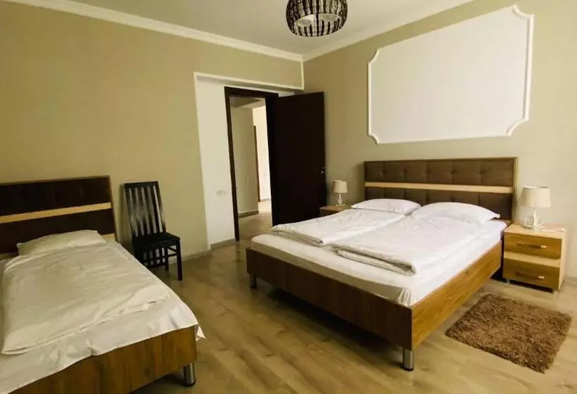 پانسیون Neli & Zaal Guest House