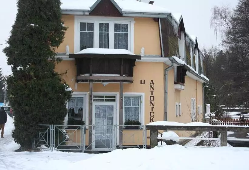 Majatalo Penzion U Antonickova Pramene