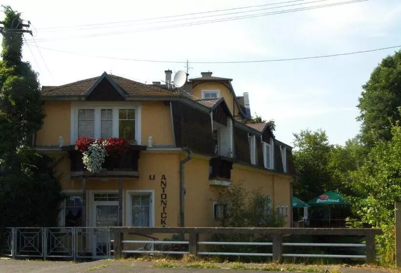 Majatalo Penzion U Antonickova Pramene