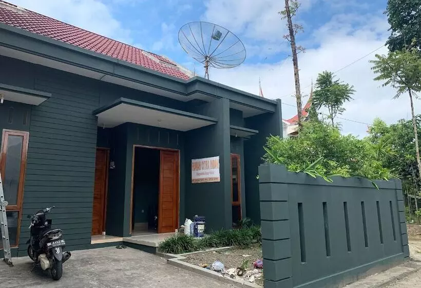 Retkeilymaja Penginapan Citra