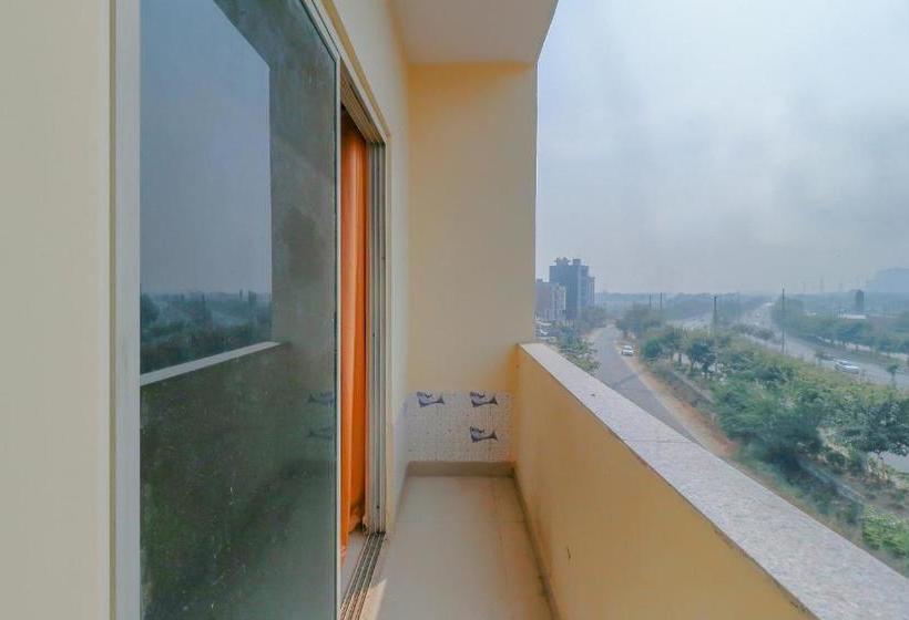 호텔 Oyo 76456  Noida Hub 2