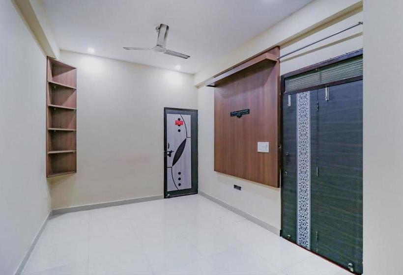 호텔 Oyo 76456  Noida Hub 2