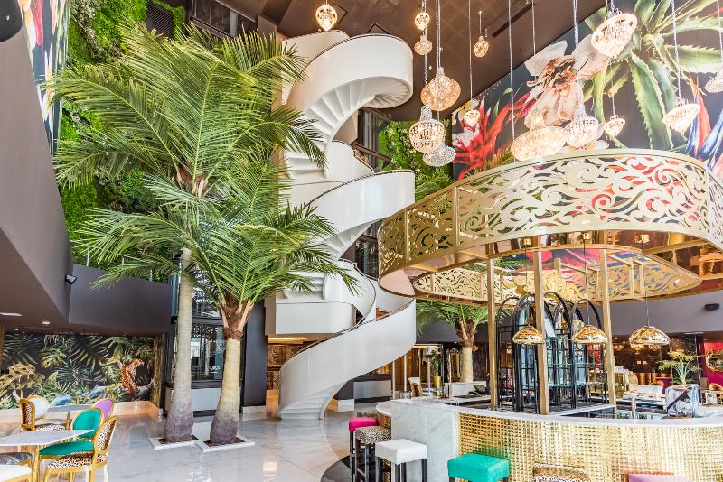 Отель Sky, Sandton