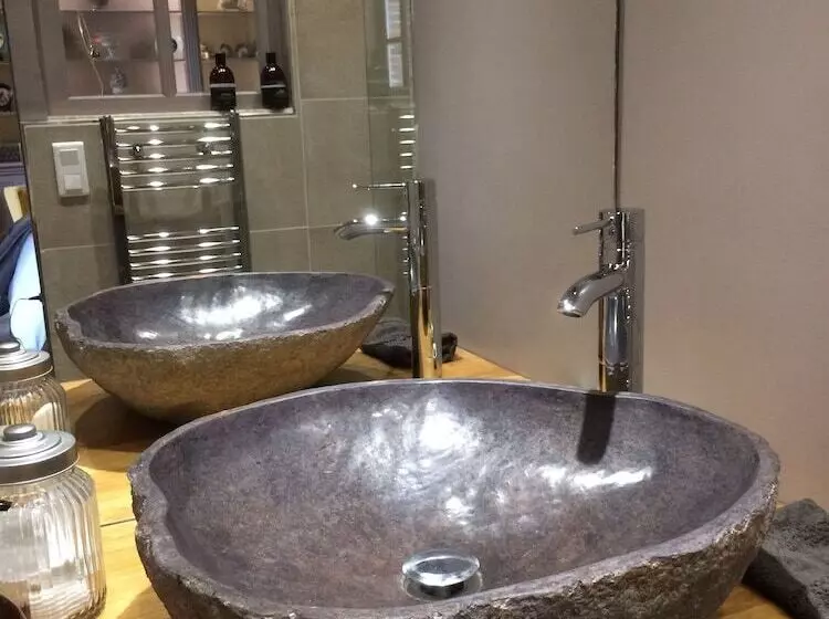 Majatalo Rouge Maison