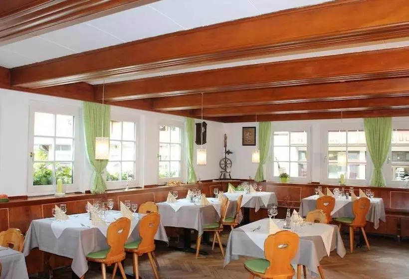 Hotelli Gasthaus Zur Linde
