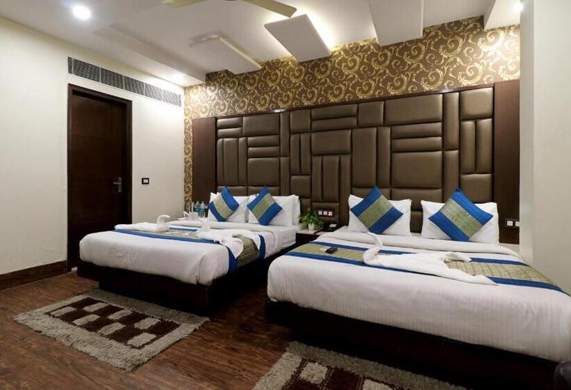 Отель Mannat International By Mannat