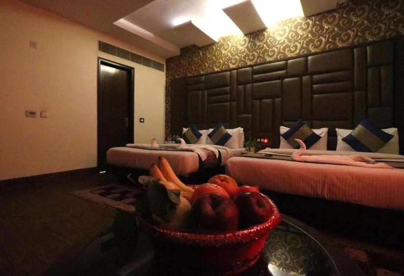 هتل Mannat International By Mannat