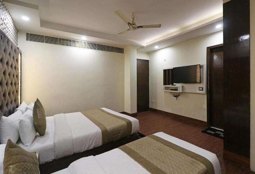 Отель Mannat International By Mannat