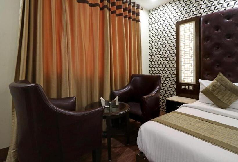 Отель Mannat International By Mannat